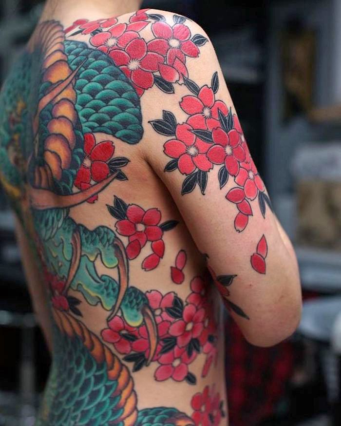 gekleurde kersenbloesemtatoegering over de gehele rug, Japanse tatoegering