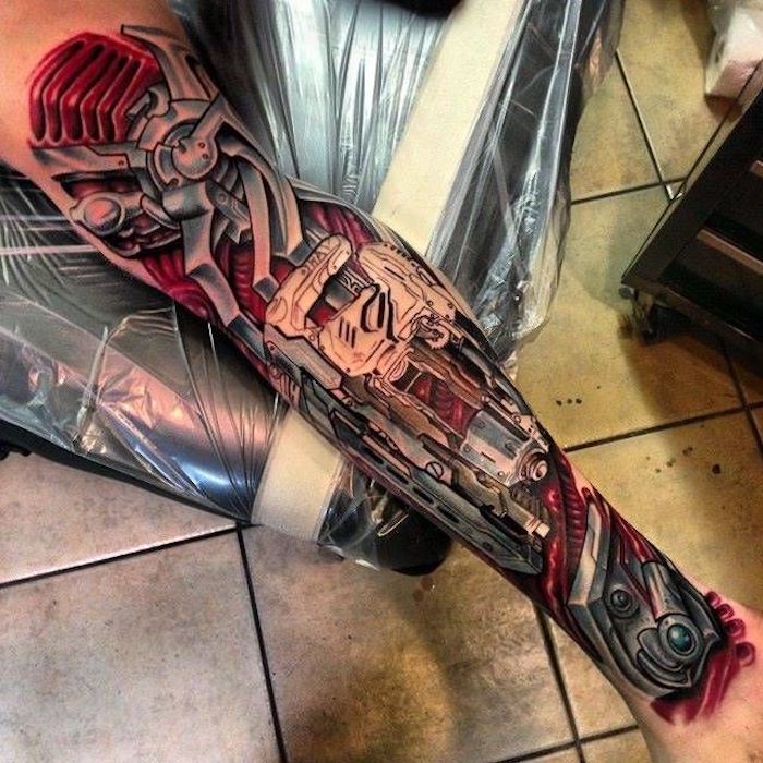 Puikios biomechanikos tatuiruotės, biomechaninės tatuiruotės ant kojos