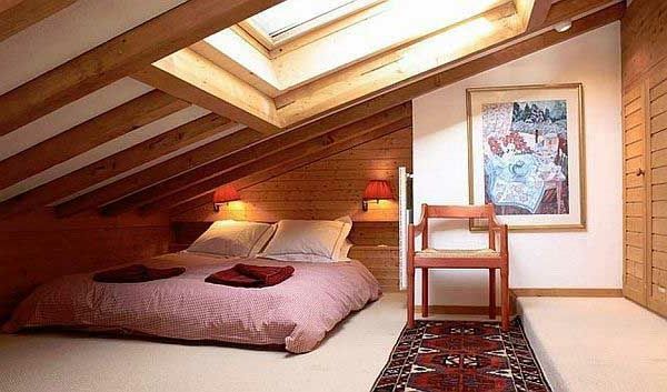 Cool-spálňa-in-dachgechoss-s-farebný koberec