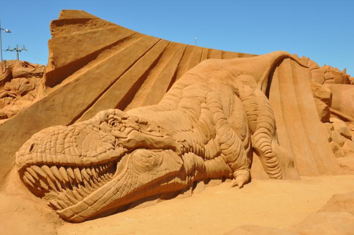 moderno-scultura in un'epoca di sabbia-the-dinosauro