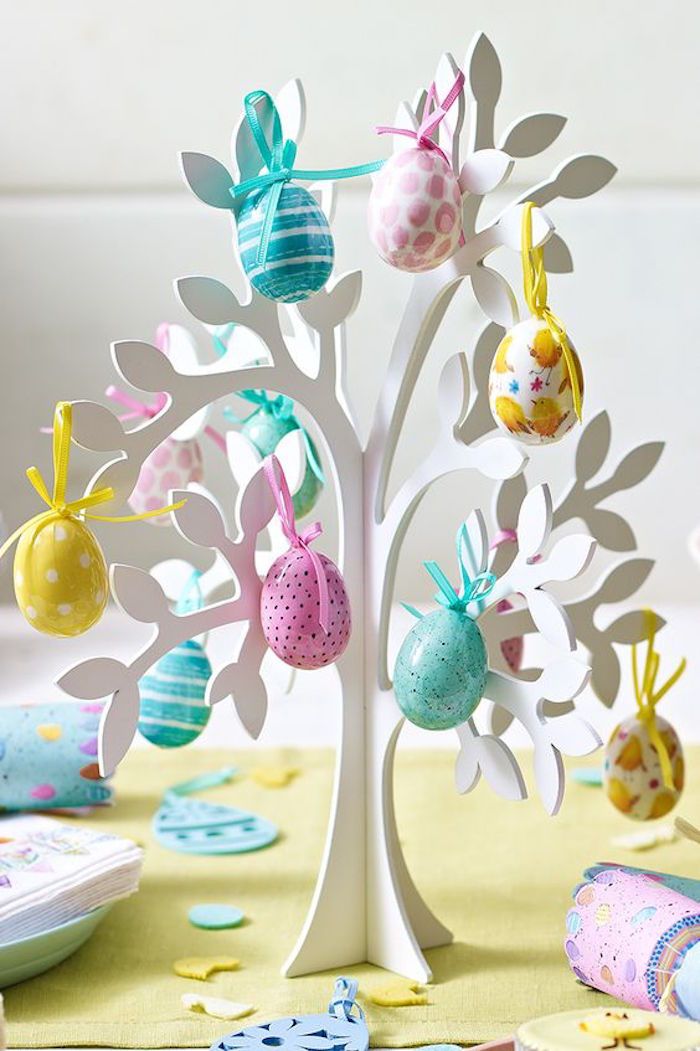 Ideea de decorare, arborele de Paște cu ouă colorate, decorarea Paștelui