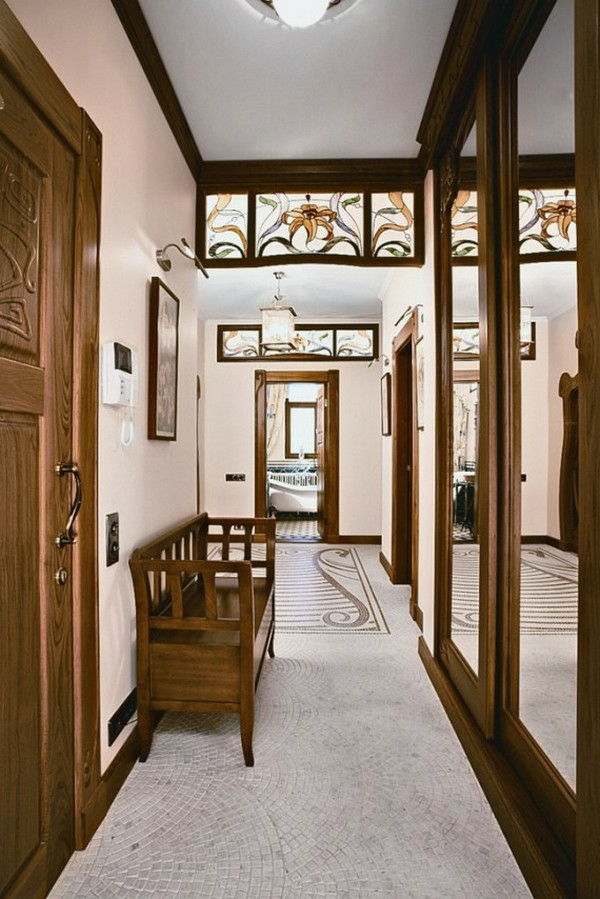 One-hallway con Art Nouveau - modello di ornamenti e design classico