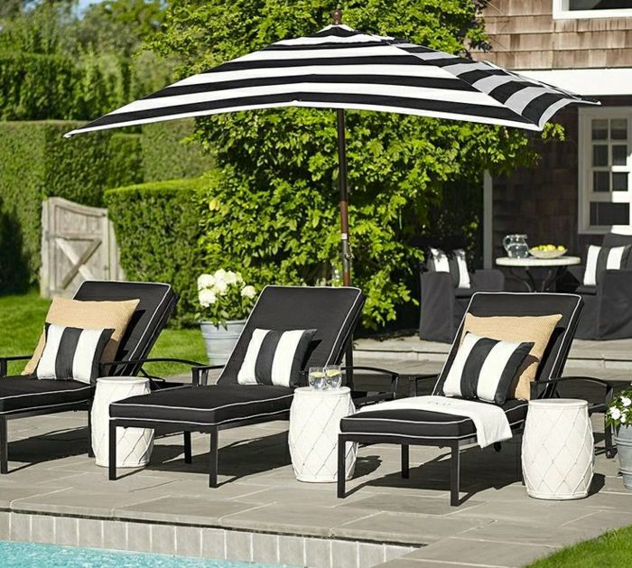 Záhradný slnečník-dáždnik pruhovaný čierno-biely lehátka Pool štýlové
