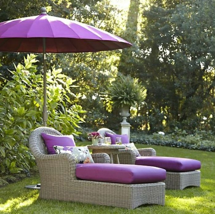 Záhradný slnečník-dáždnik-round-fialová farba ratanové lehátka tráva