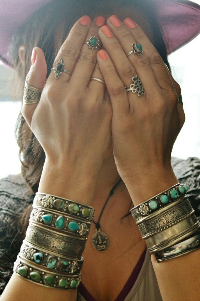 Hippie šperky krúžky náramky strieborné kovové tyrkysové kamene