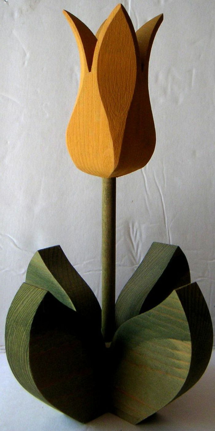 Leseni cvetni aranžmaji Tulipne lesene figure za velikonočno ali pomlad