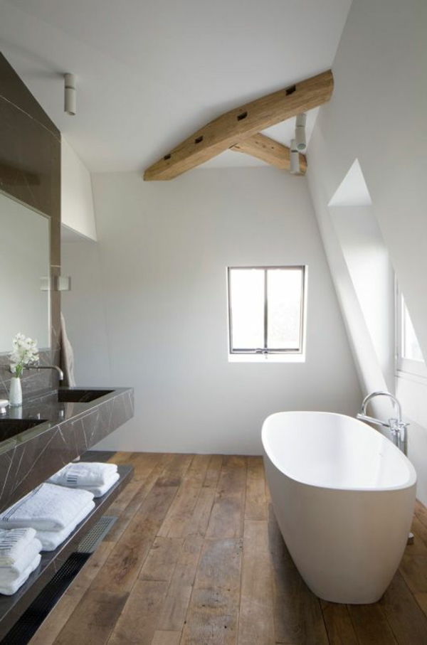 Interiørdesign ideer gulv fra trevirke i badekaret