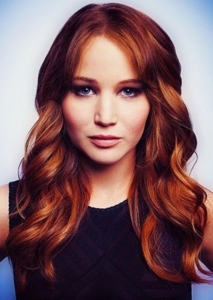 Jennifer Lawrence ile cazip kızıl saçlı