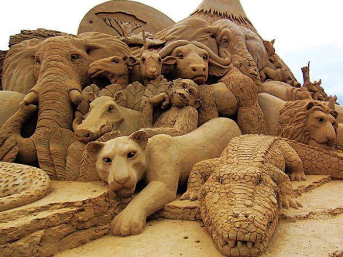scultura arte fatta di sabbia-the-animali-di-Africa
