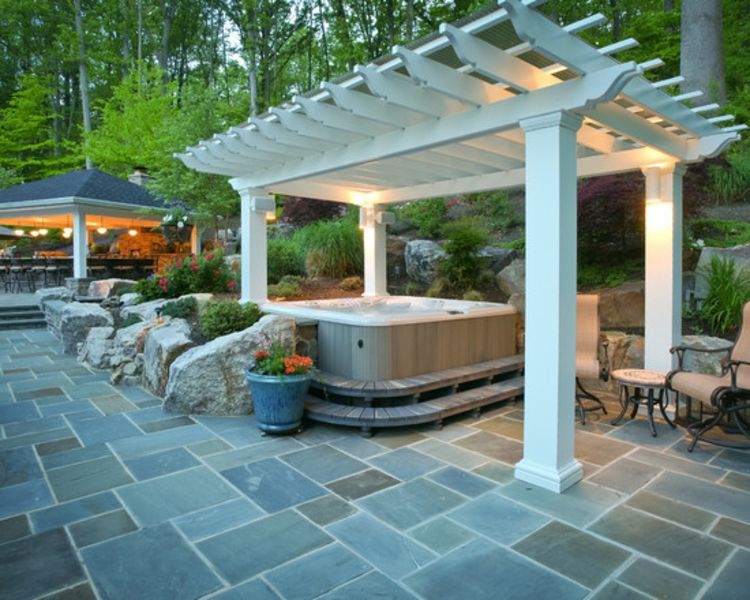 şık-asil-çardak-beyaz-çatı-odun modern klas-şık-tasarımcı-bahçe-djakusi