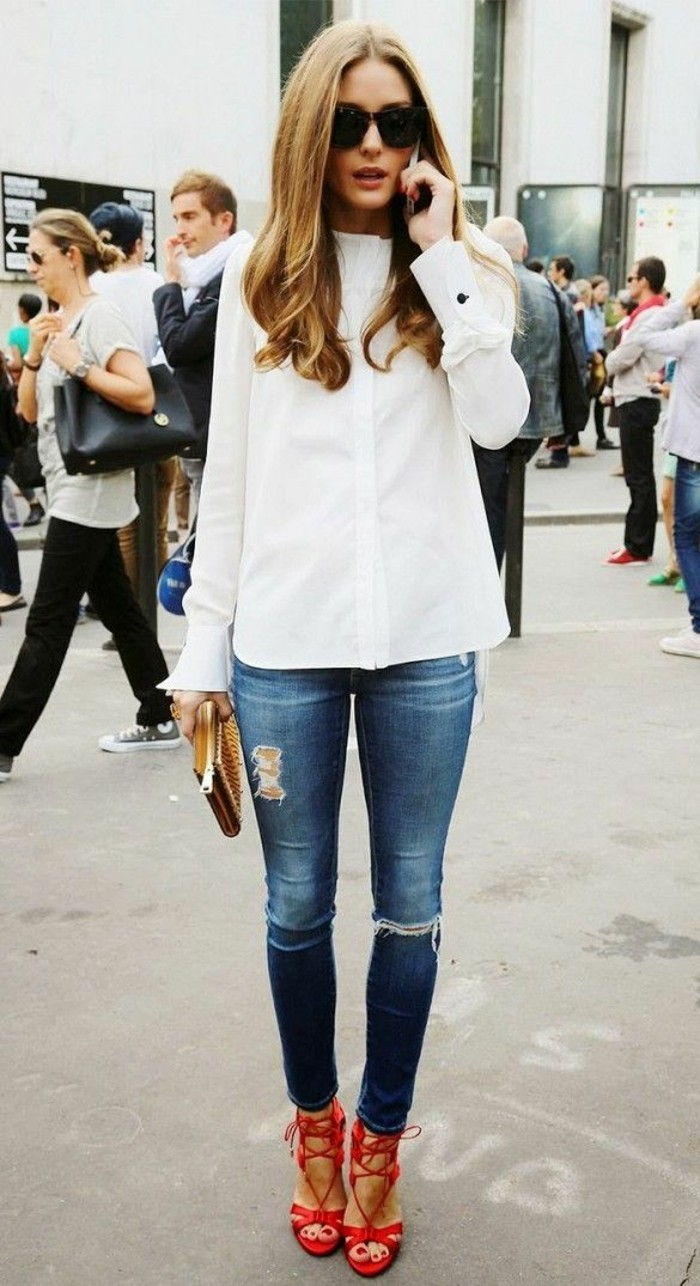 Olivia Palermo-skinny-jeans-kvinnor-vit-shirt-röd-elegant sandaler