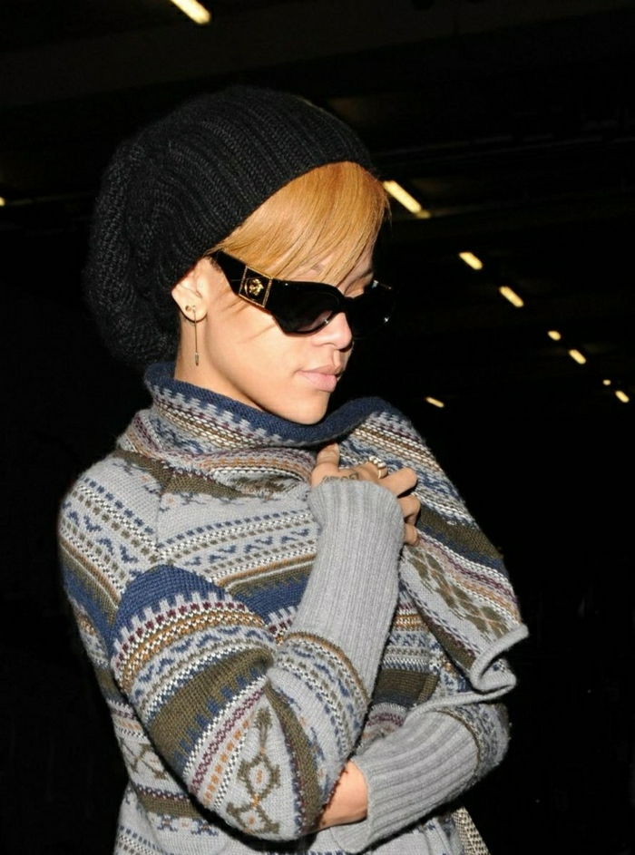 Rihanna-med-vackra Versace Solglasögon