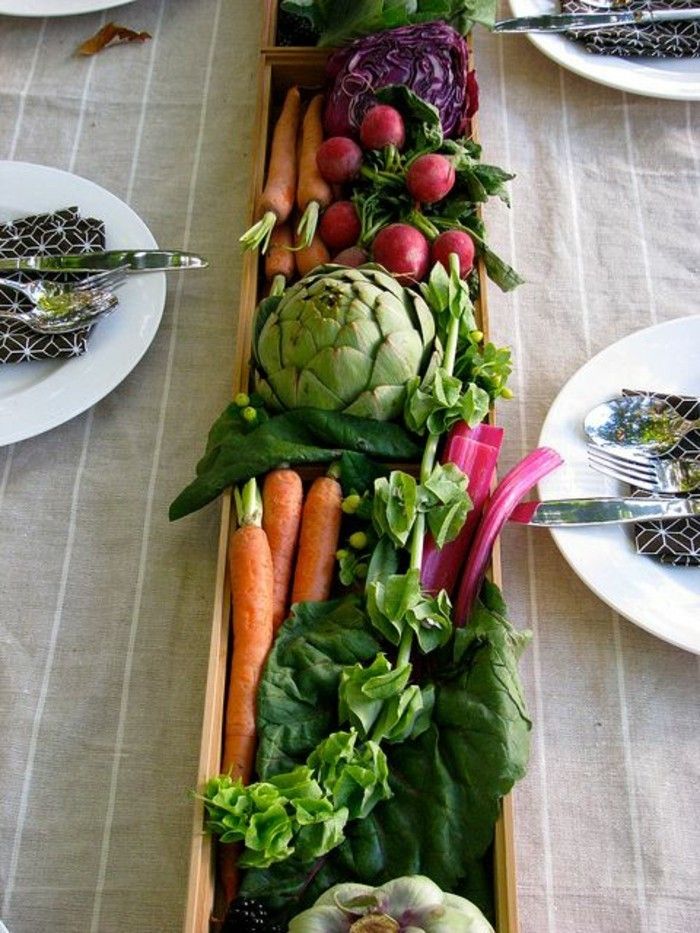 Lepa miza dekoracija-of-različnih-zelenjava