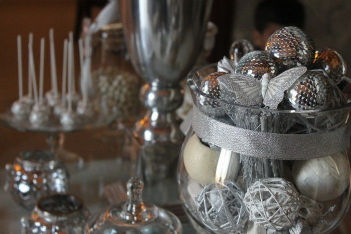 Silver bröllop bordsdekoration med silverfjärils