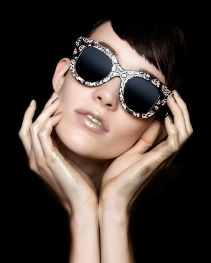 Solglasögon Chanel intressant design