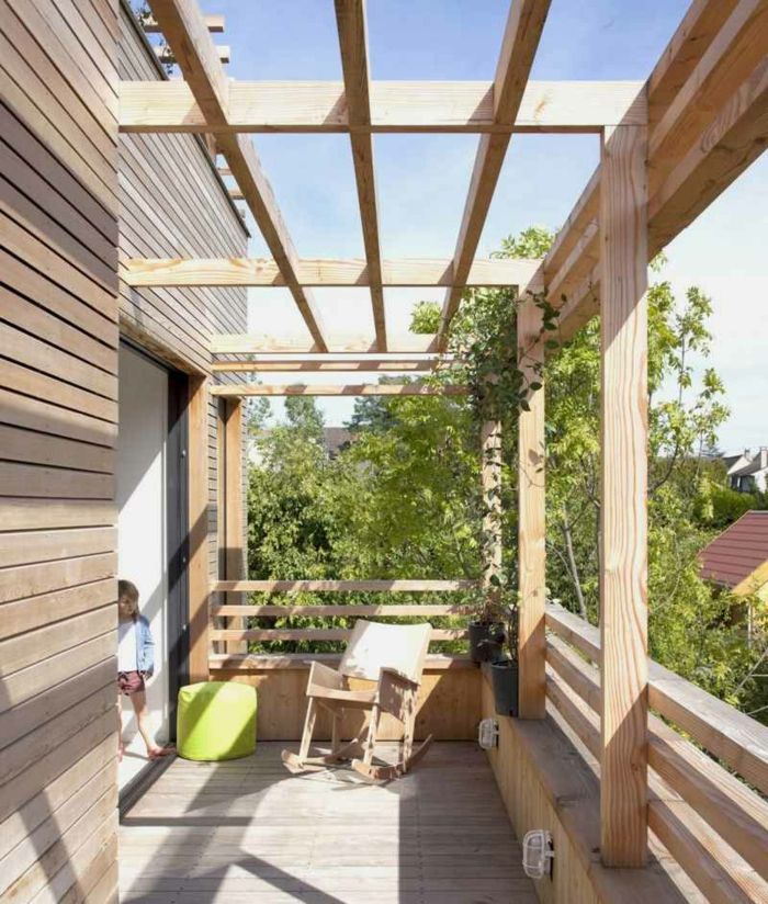 robustný prírodný drevený balkón Stenový dizajn s kreslom Relax