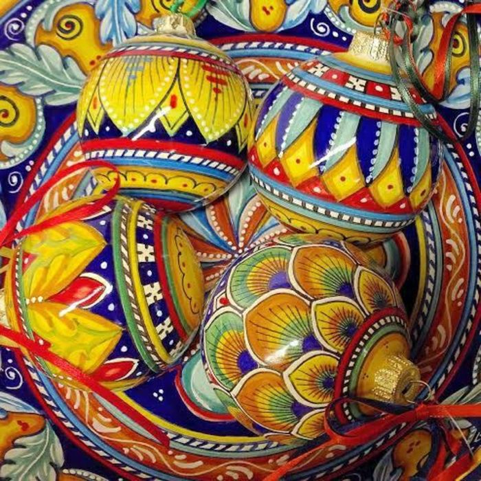 Vianočné dekorácie ručne maľované keramiky Deruta Umbria Italy