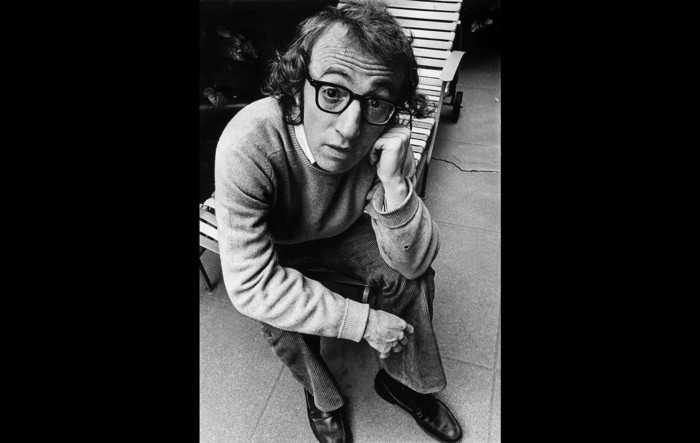 29. apríla 1971: Komik Woody Allen v portréte, ktorý bol vydaný počas propagácie jeho filmu Banány. Táto fotografia vyšla v Los Angeles Times 16. mája 1971.