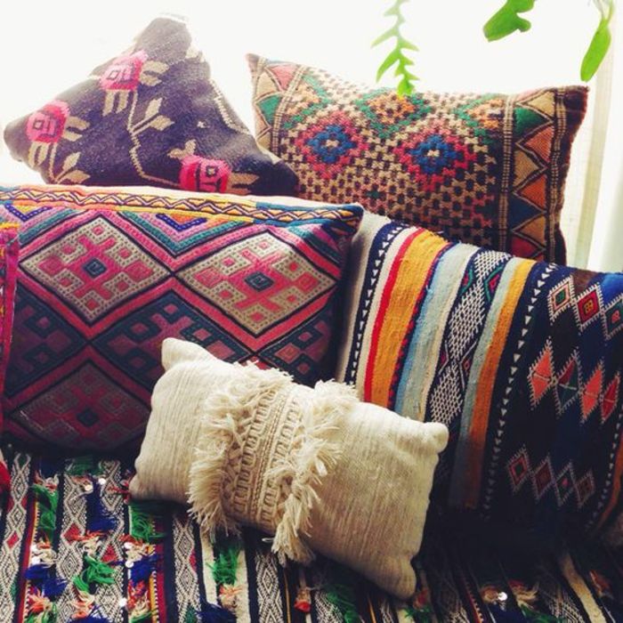 lămpi marocane orientale perne culori model mare decor unic colorat și interesant