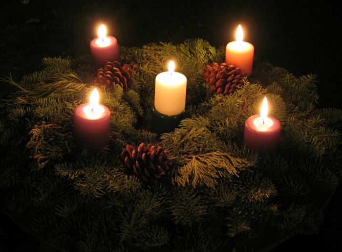 adventskranz-nápady-päť krásne-sviečky