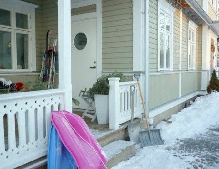 American-garage-in-vinter-veranda
