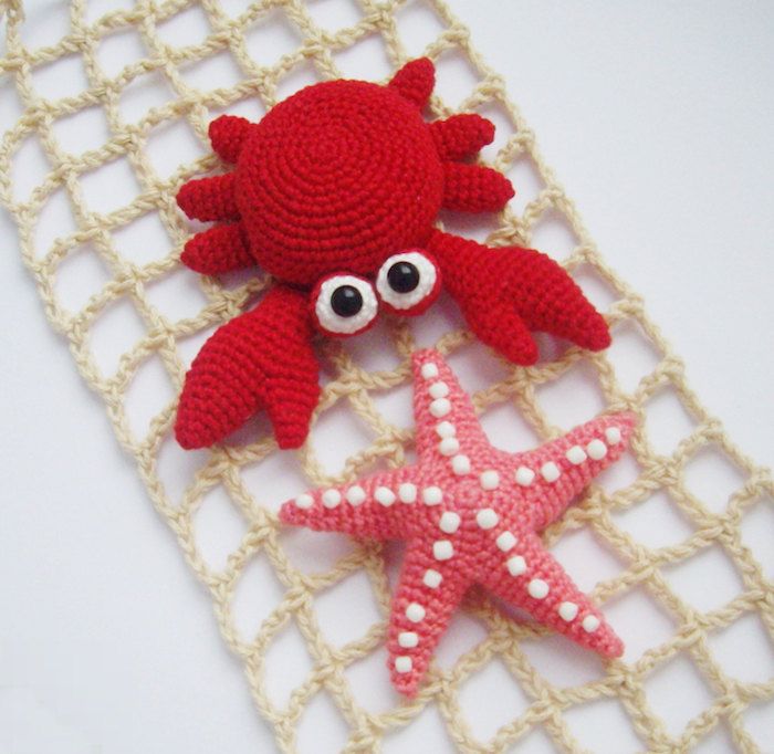 rød krabbe og en rosa sjøstjerne dekorert med perler - Amigurumi for nybegynnere
