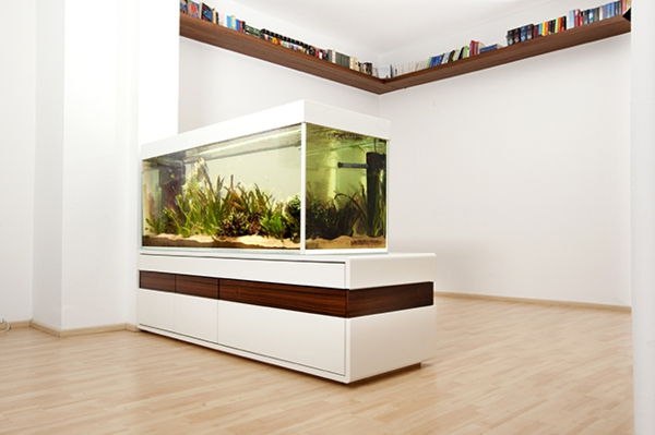Aquarium Room Divider - lyxigt utseende - i rummet med vit design