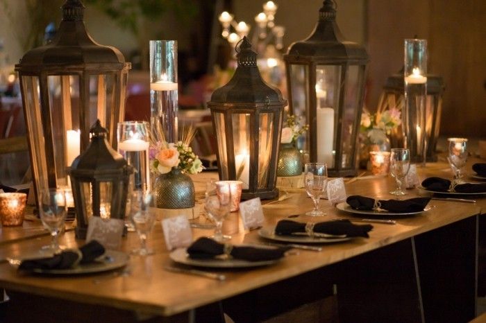fancy miza dekoracija-z-veliko-luči