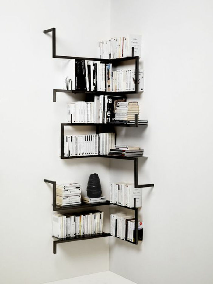 regał-own-build-wielu książek-corner-czarno-półki-DIY-ściana konstrukcja