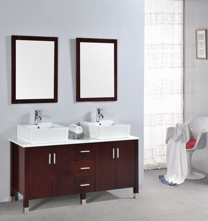 kúpeľňové doplnky-nápady-drevený kabinet-dva-zrkadlo
