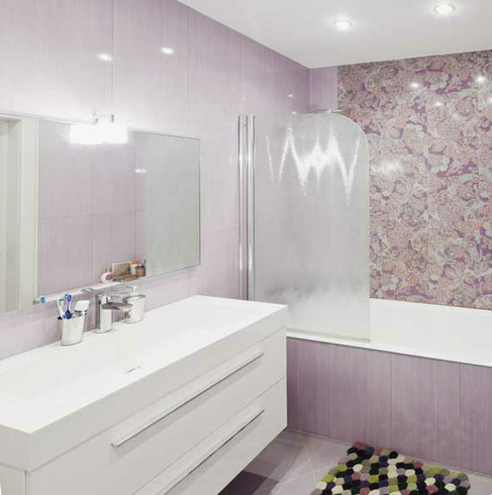kúpeľňové doplnky-nápady-ružové-tapety-bielo-cabinet
