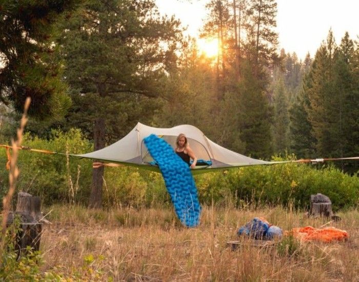 träd tält-i-skogen-idé-för-camping tält