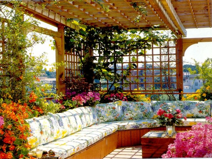 plantage takterrass färgstarka sits kudde och blommor