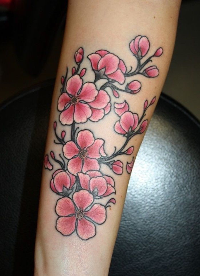 bloem tattoo tattoo, roze kersenbloesems op de onderarm, bloemen tatoeages