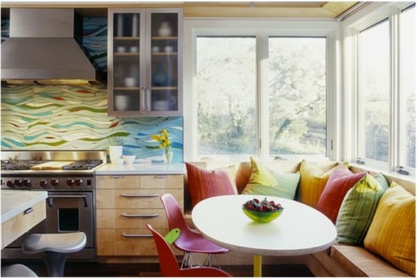 ilginç mutfak masası fikirleri - mutfakta renkli yastıklar