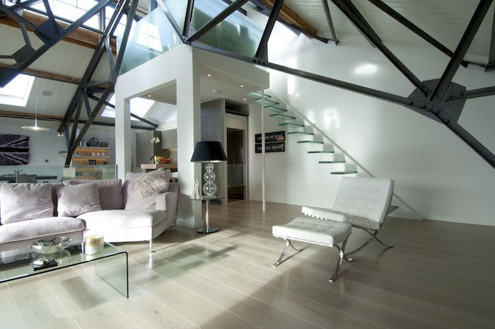 platt design idéer för att designa soffbord glas komfortabelt fåtölj lampa dekor stål