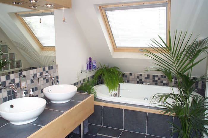 Takhöjd design idéer till moderna badrum badkar 2 handfat
