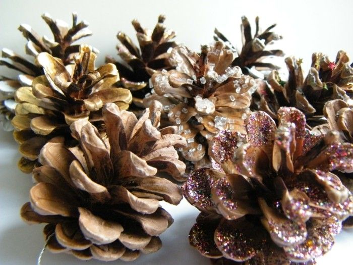 deco ile-pinecone-glitter ve silikonda süsleme