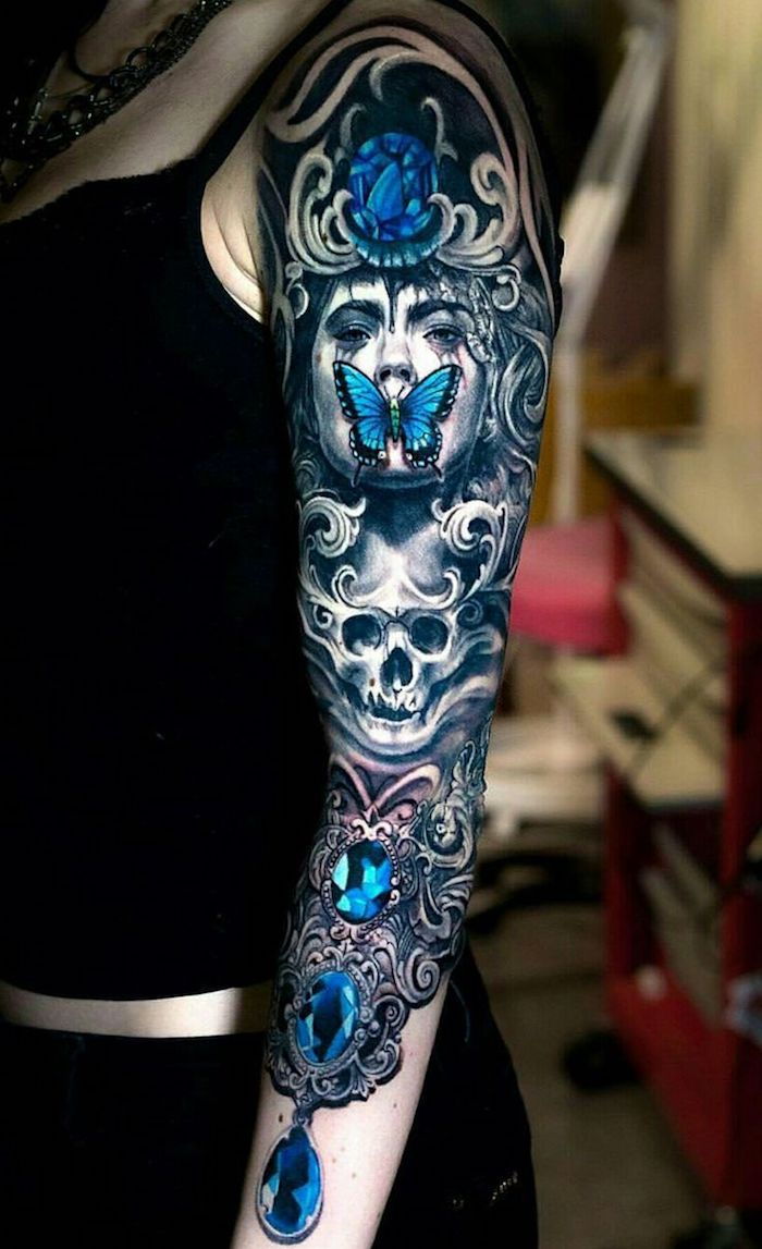 Beyaz kafatası, mavi büyük elmas ve genç bir kadın - dövme anlam dövme ile dövme olan kadın