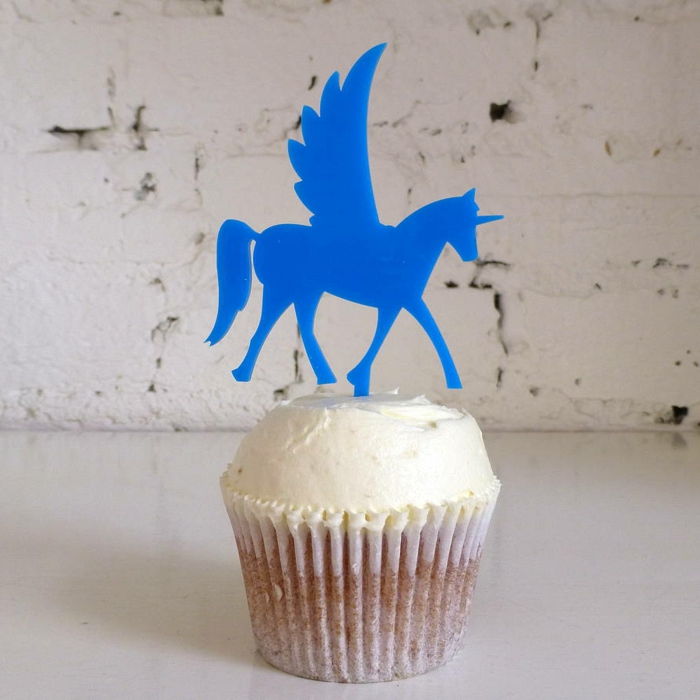 unicorn torta - tukaj je modro leteči unicorn