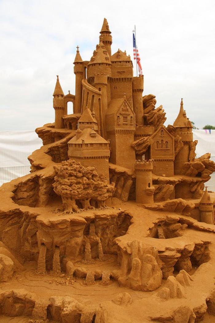 fantastica scultura di sabbia di grandi dimensioni-Castello