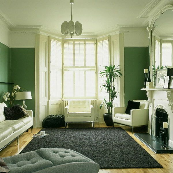barvne stene - zeleni odtenki - kavč z vzmetenjem in ognjiščem