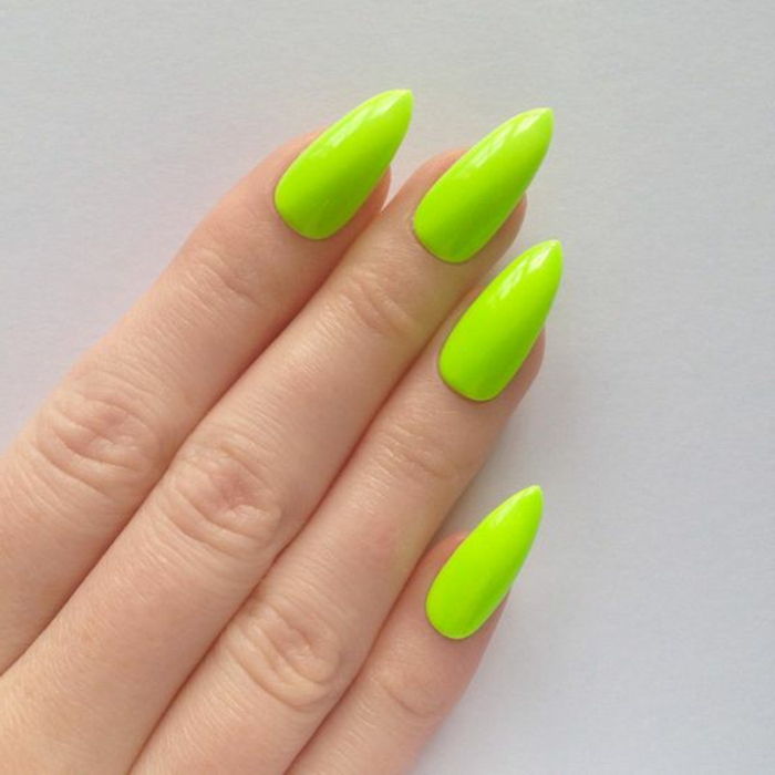 Art naglar pointy fancy nagellack färgidé grön citrongrön idé bra färger för naglarna