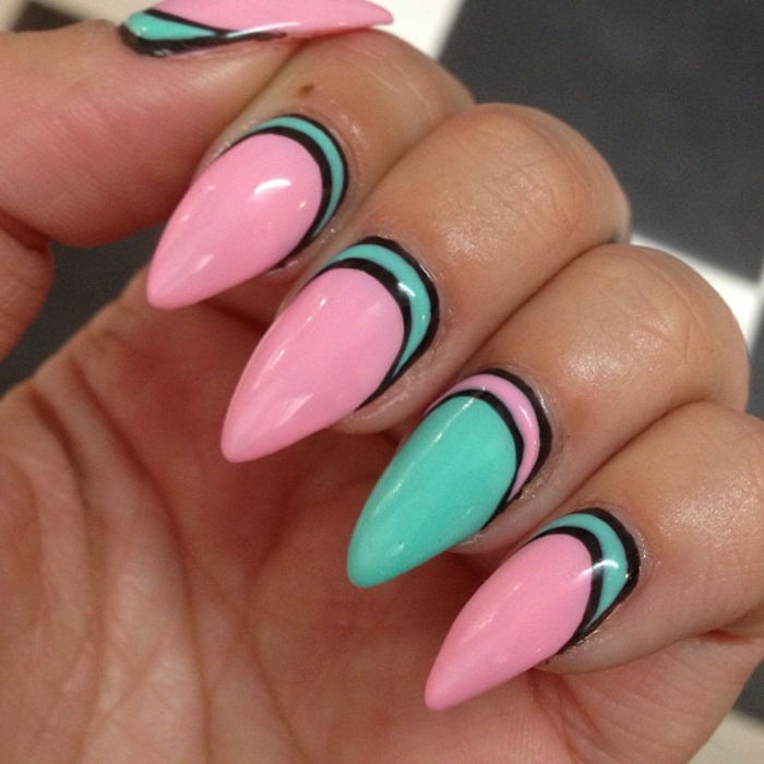 fingernails bilder vackra naglar måla rosa och gröna turkos svarta linjer separera de två stora färgerna