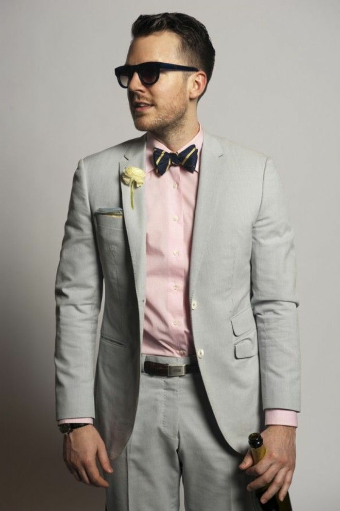pozrite oblek-pink-shirt šedý oblek Stylish-man-s-Brilén-and-fly-in-dark-color