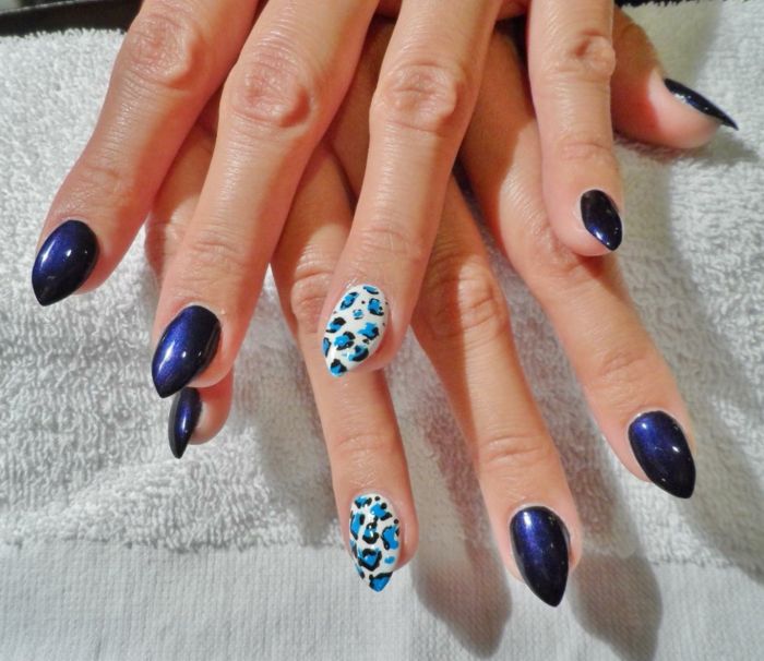 naglar bilder vackra bilder av naglar blå nagellack idéer vit nagellack och med blå leoprint dekoration