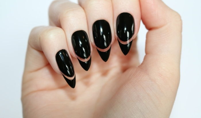 svart gel naglar med en genomskinlig linje dekorationer för naglar nagellack idéer svart färg