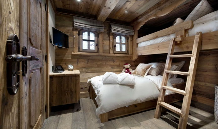 Rahat yatak odası ahşap çatı yatak Küçük Cam country tarzı