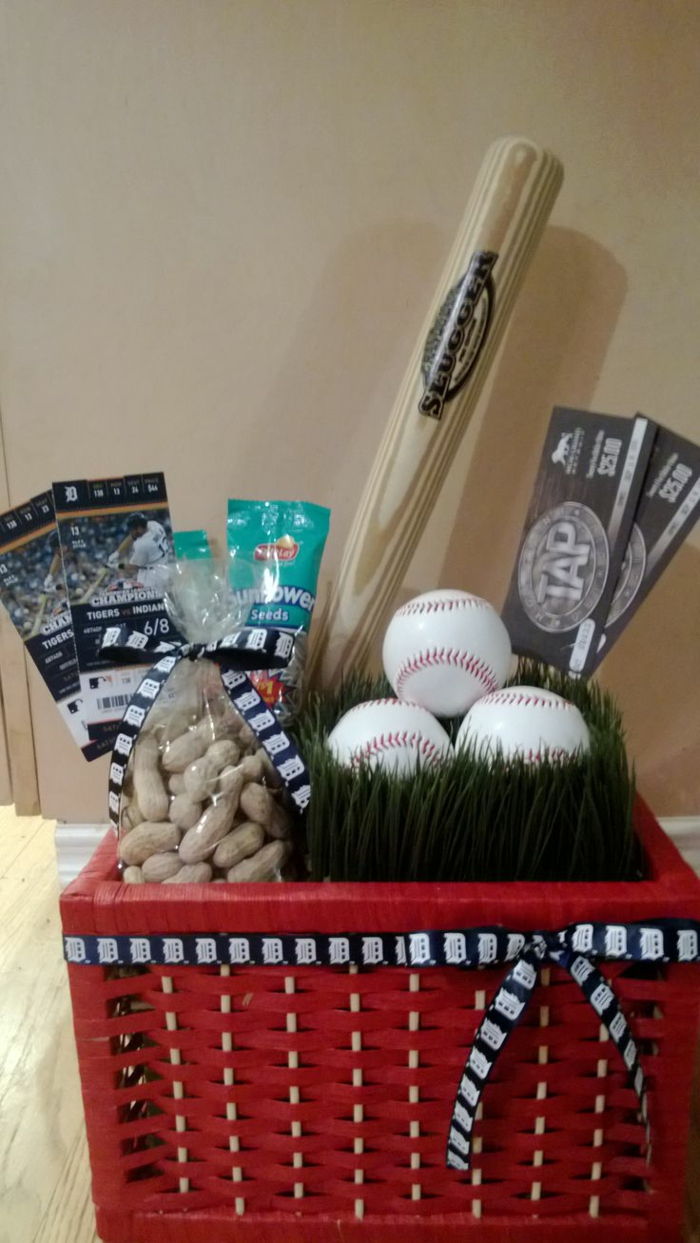 Nápady na baseballový fanúšik a darčekový kôš hráča - gule, orechy a lístky