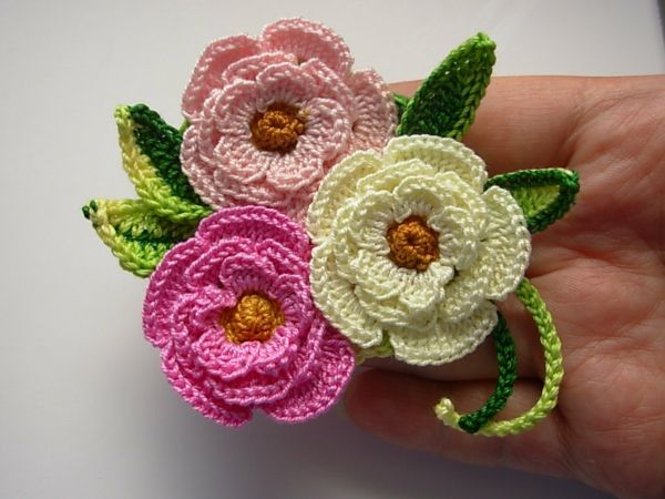 háčkovanie-s-krásne kvety vo svojej rôznych farbách-Pretty-príklady